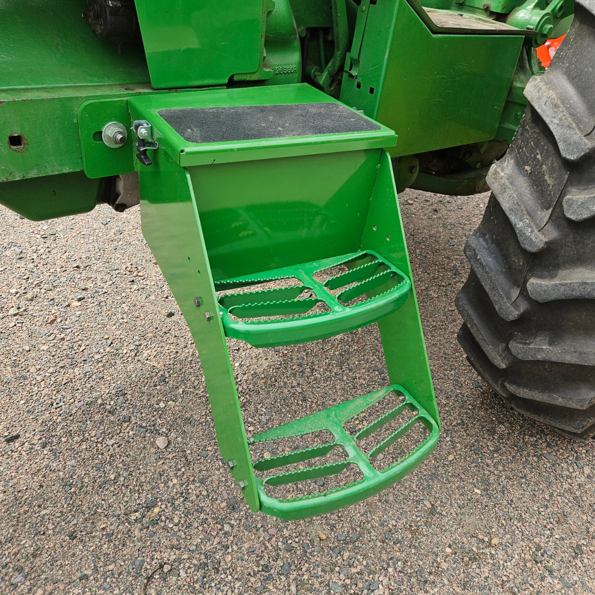 John Deere 10-20 series step with battery box