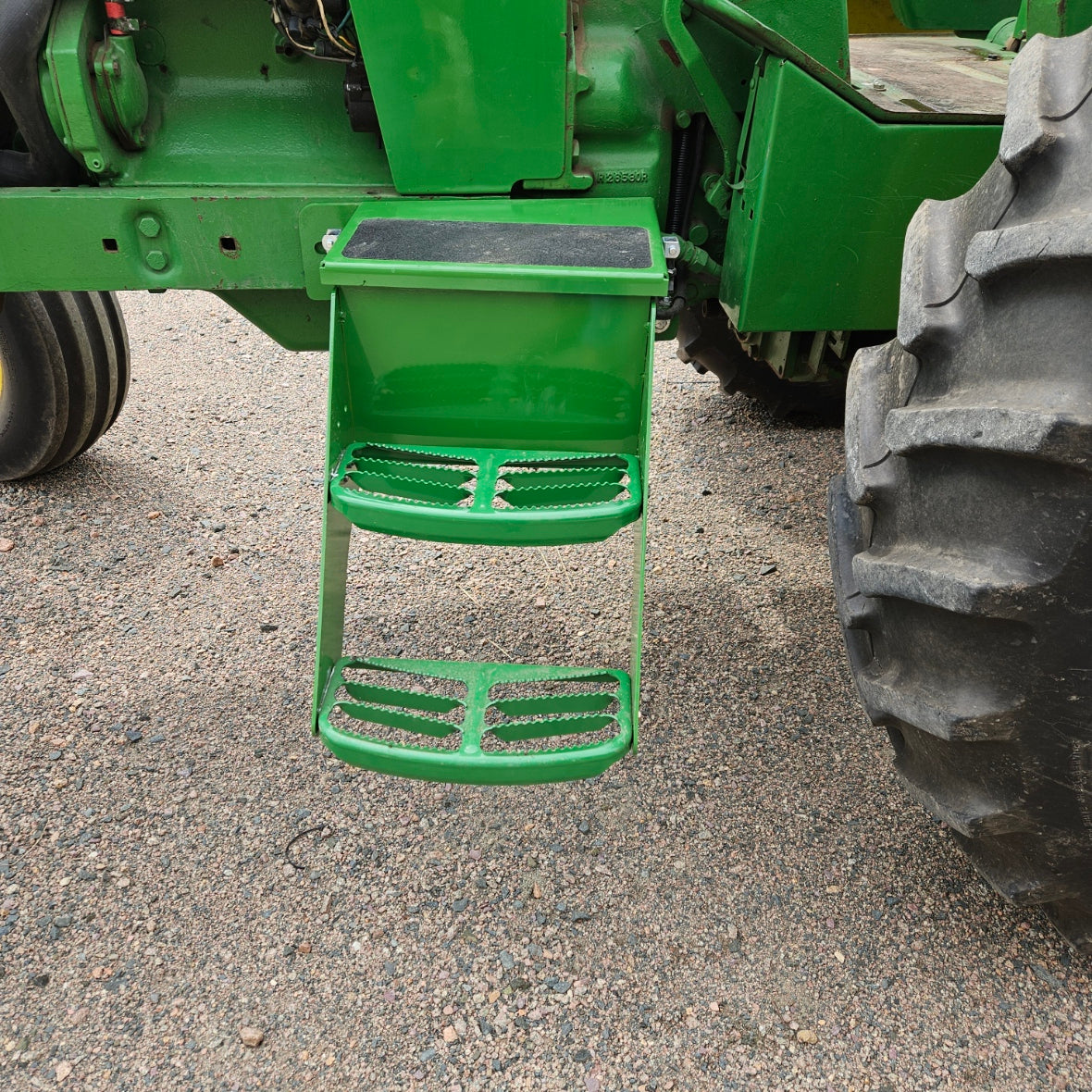 John Deere 10-20 series step with battery box